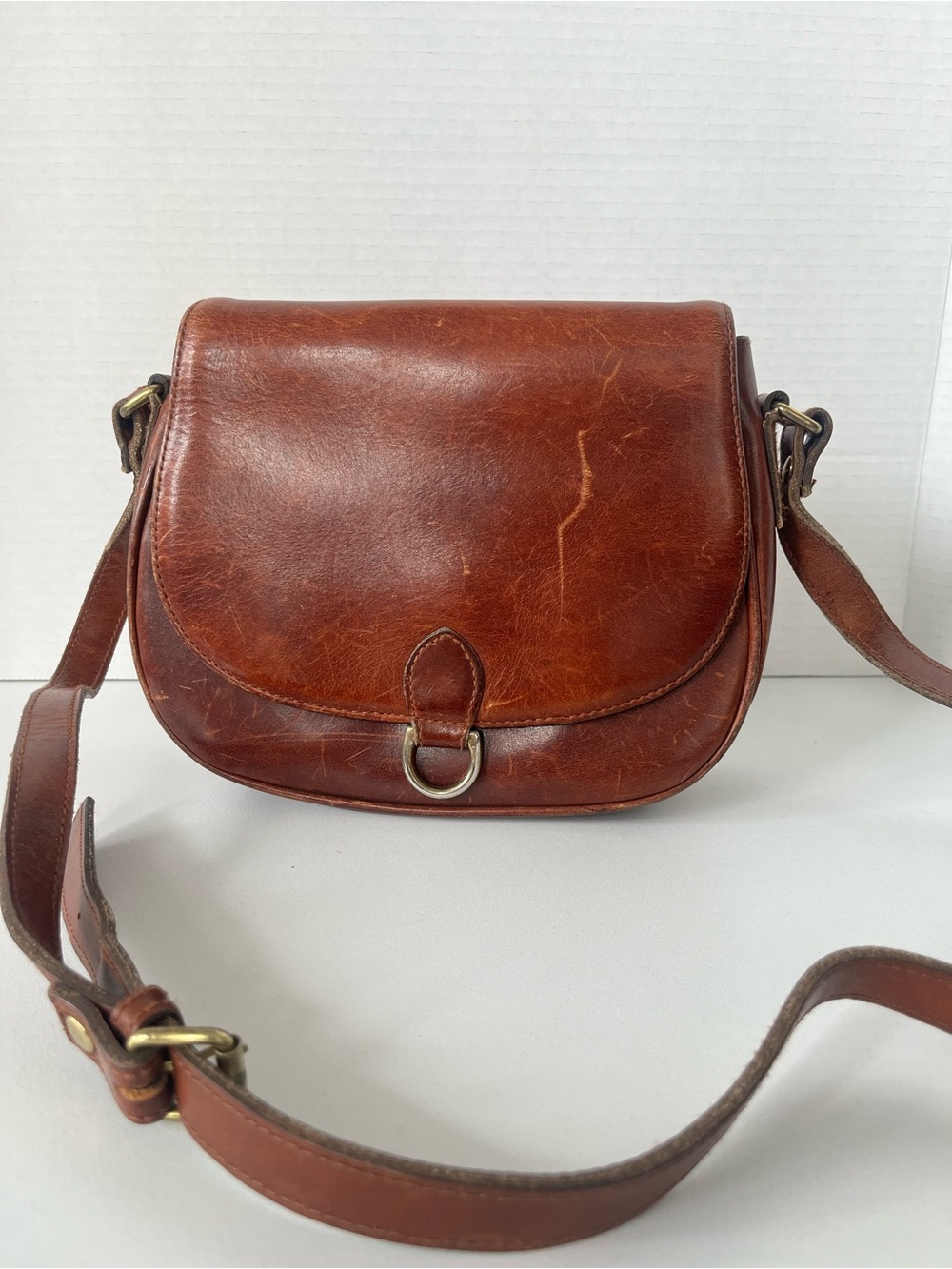 Vintage Leather Crossbody Bag - Timeless Everyday Style